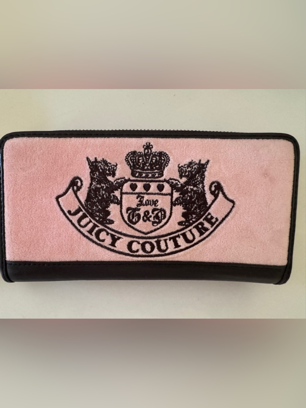 NWOT Juicy Couture Pink Velvet Crest Zip Wallet with Brown Trim